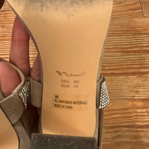 Heels - Picture 4 of 4